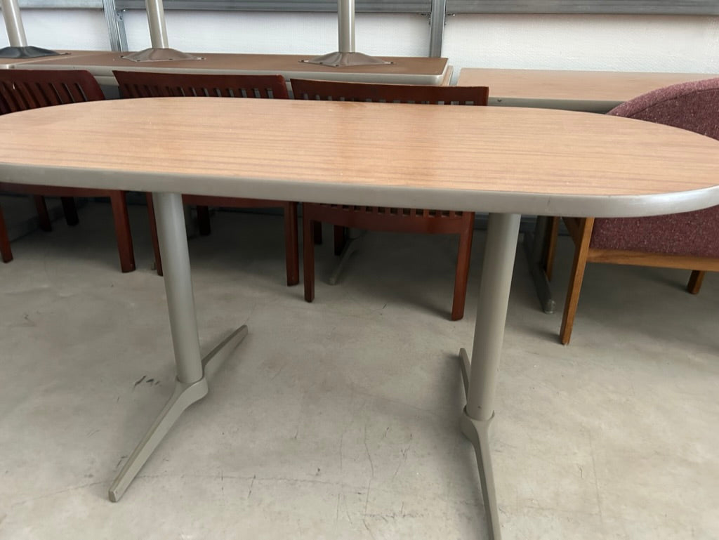 60x29x32 training table Oval