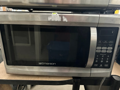 Emerson MW13337SB 1000W.  microwave