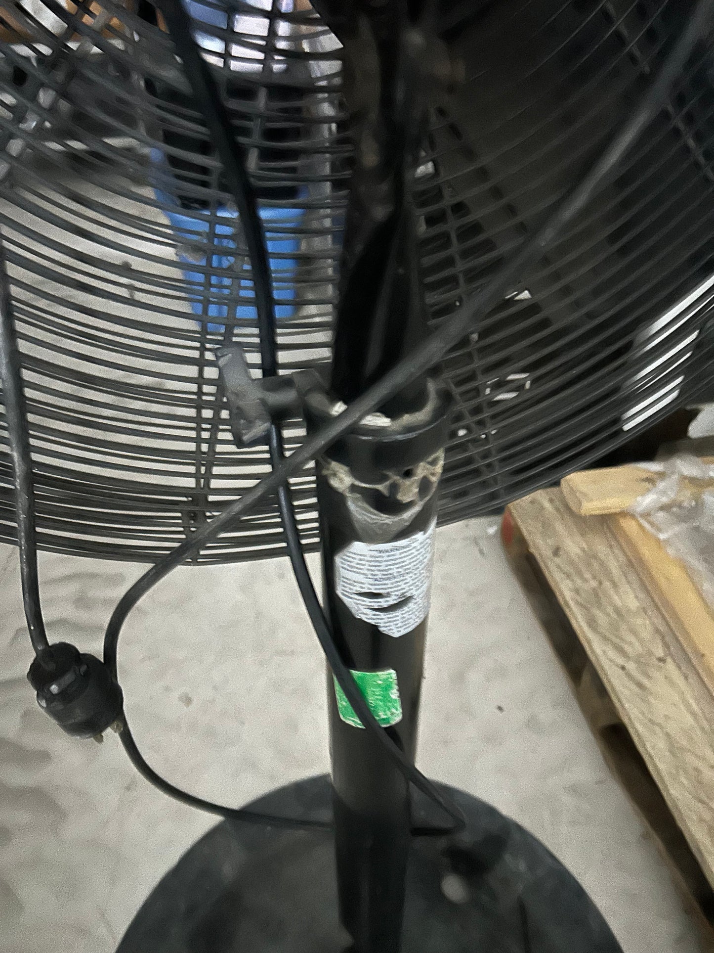 U line 30" stationary Pedestal Fan